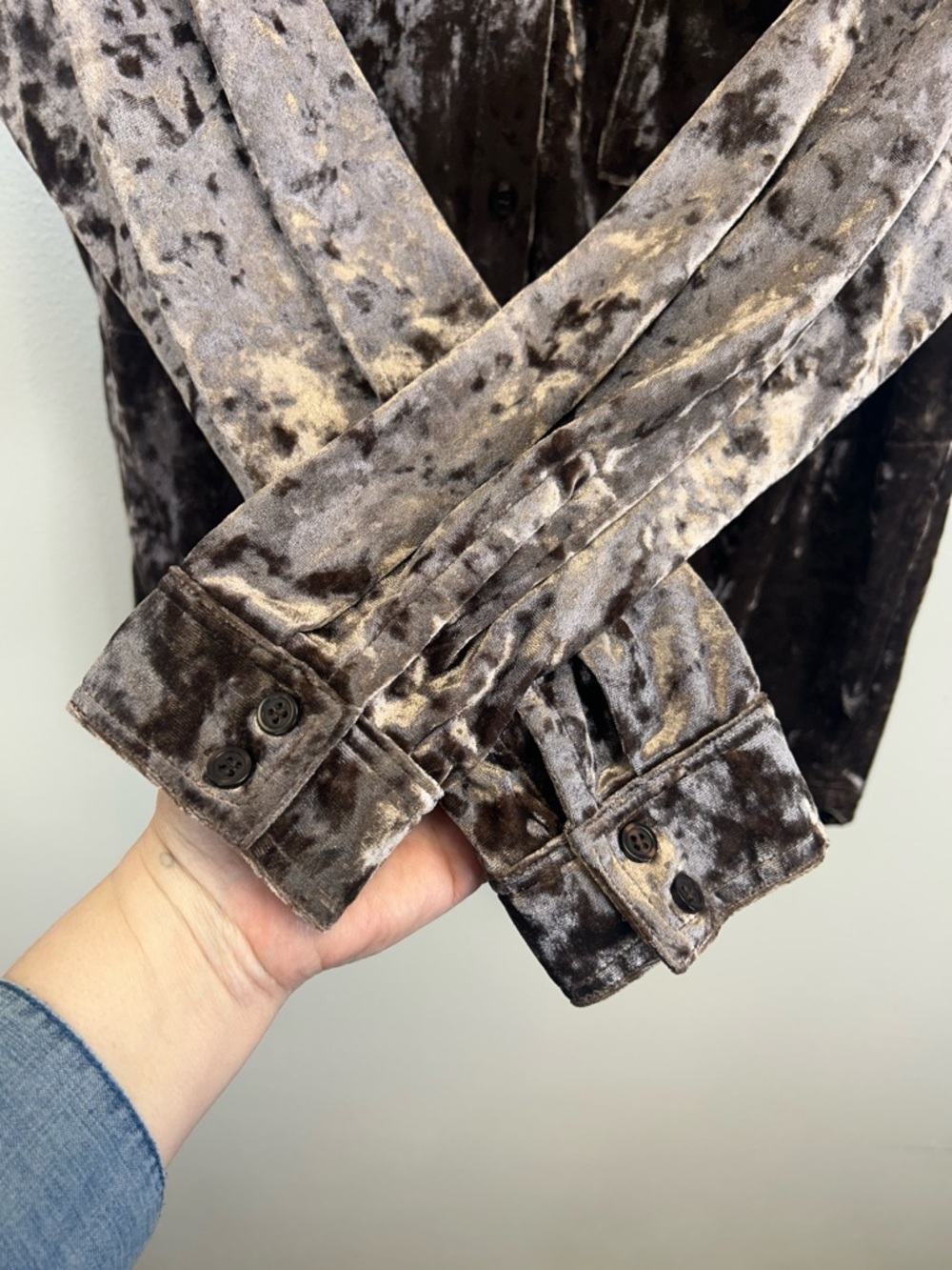 Crushed Velvet Button Up Shirt Size 1X Taupe Brown Boho Artsy Retro Whimsigoth - Picture 8 of 14